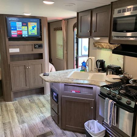 מלון Golden Riverfront Campground מראה חיצוני תמונה