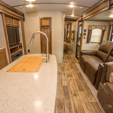 מלון Golden Riverfront Campground מראה חיצוני תמונה