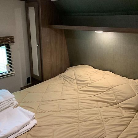 מלון Golden Riverfront Campground מראה חיצוני תמונה