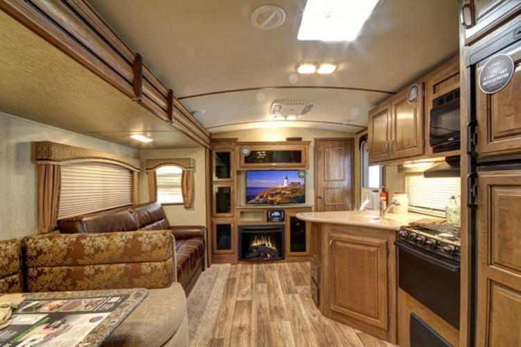 מלון Golden Riverfront Campground מראה חיצוני תמונה